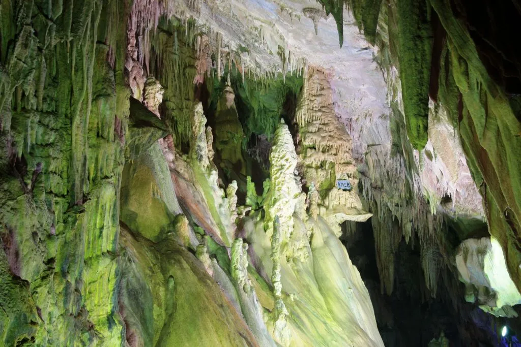 あぶくま洞 きのこ岩